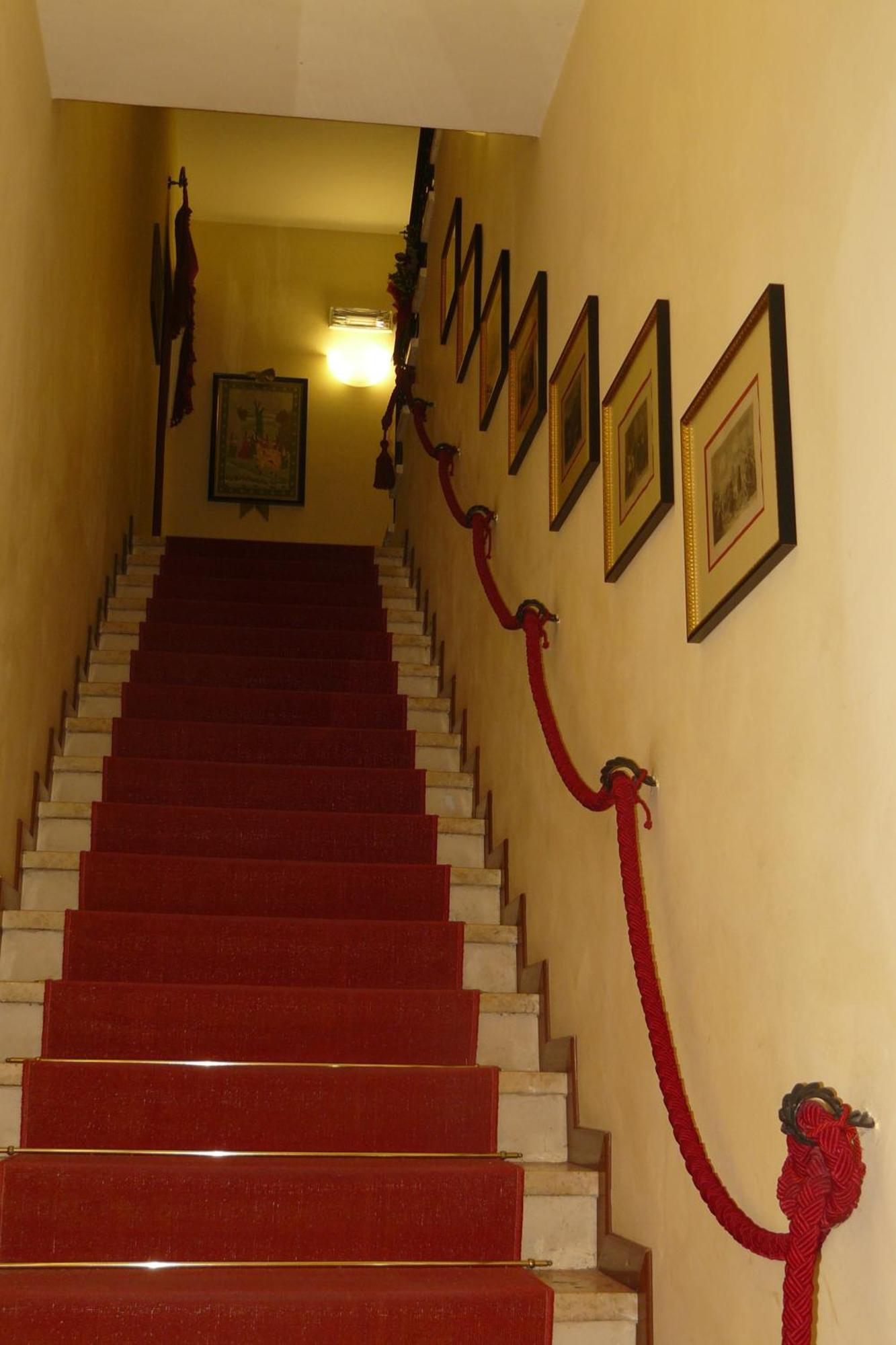 Hotel La Rocca กุบบีโอ ภายนอก รูปภาพ