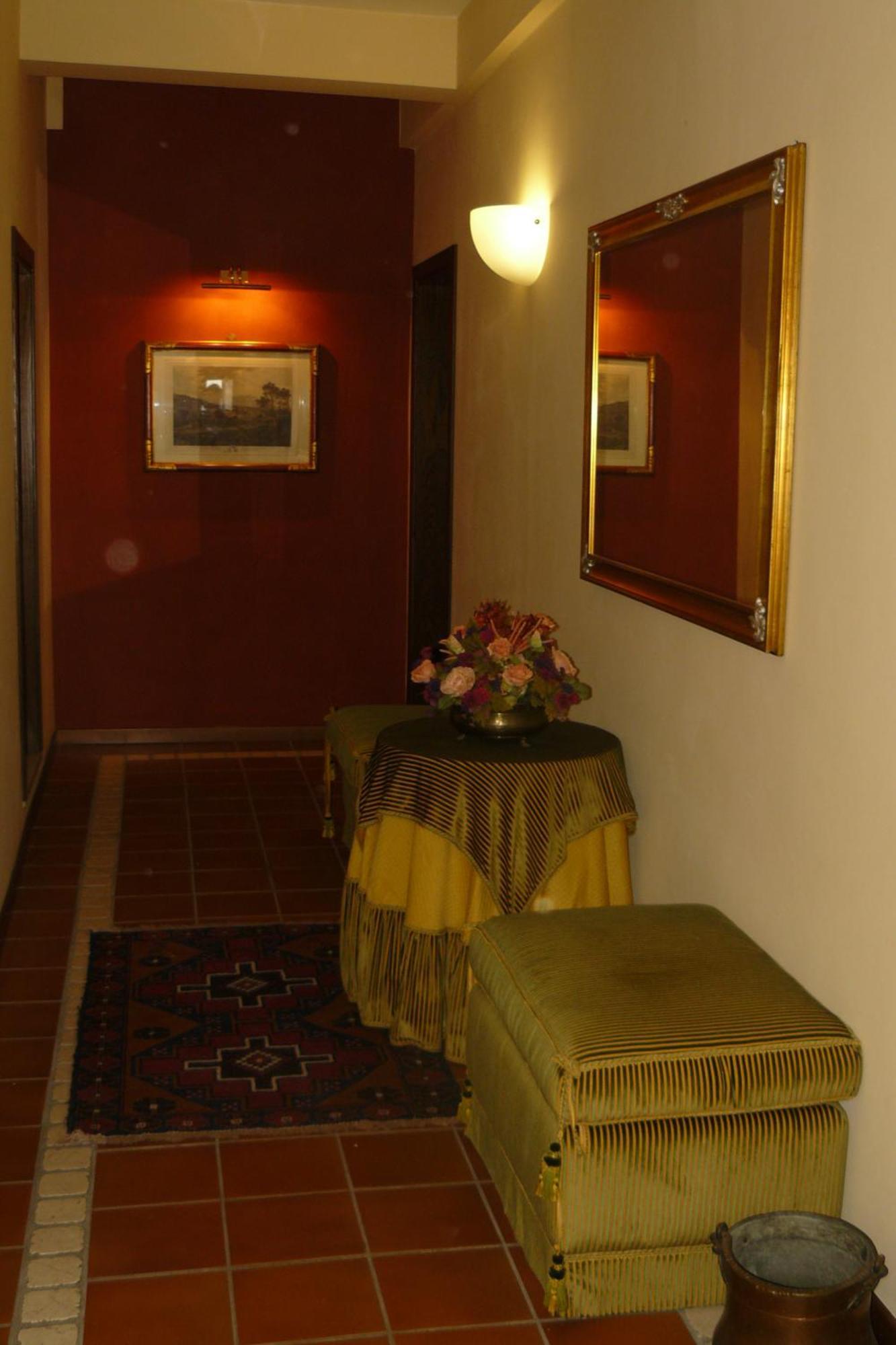 Hotel La Rocca กุบบีโอ ภายนอก รูปภาพ