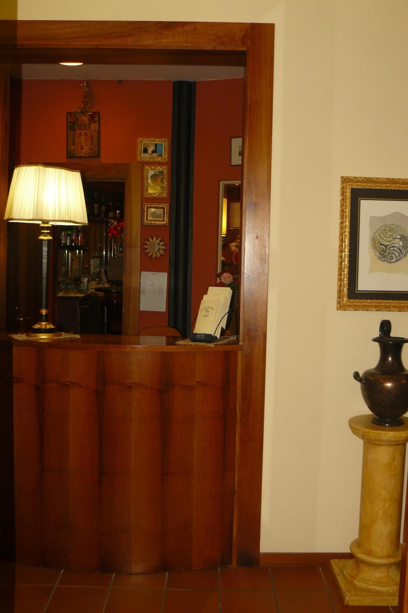 Hotel La Rocca กุบบีโอ ภายนอก รูปภาพ