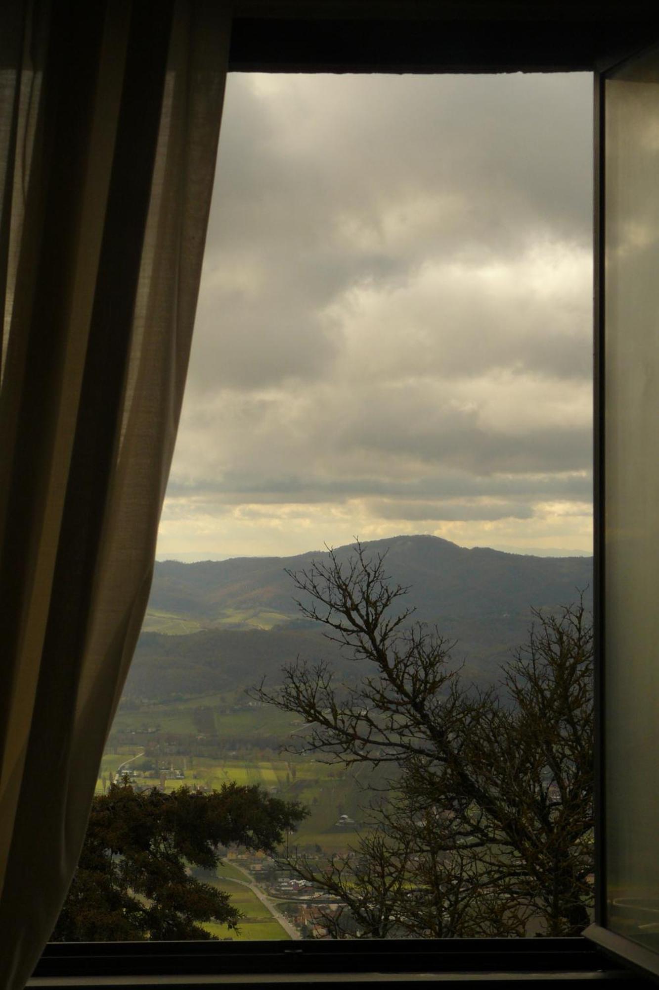 Hotel La Rocca กุบบีโอ ภายนอก รูปภาพ