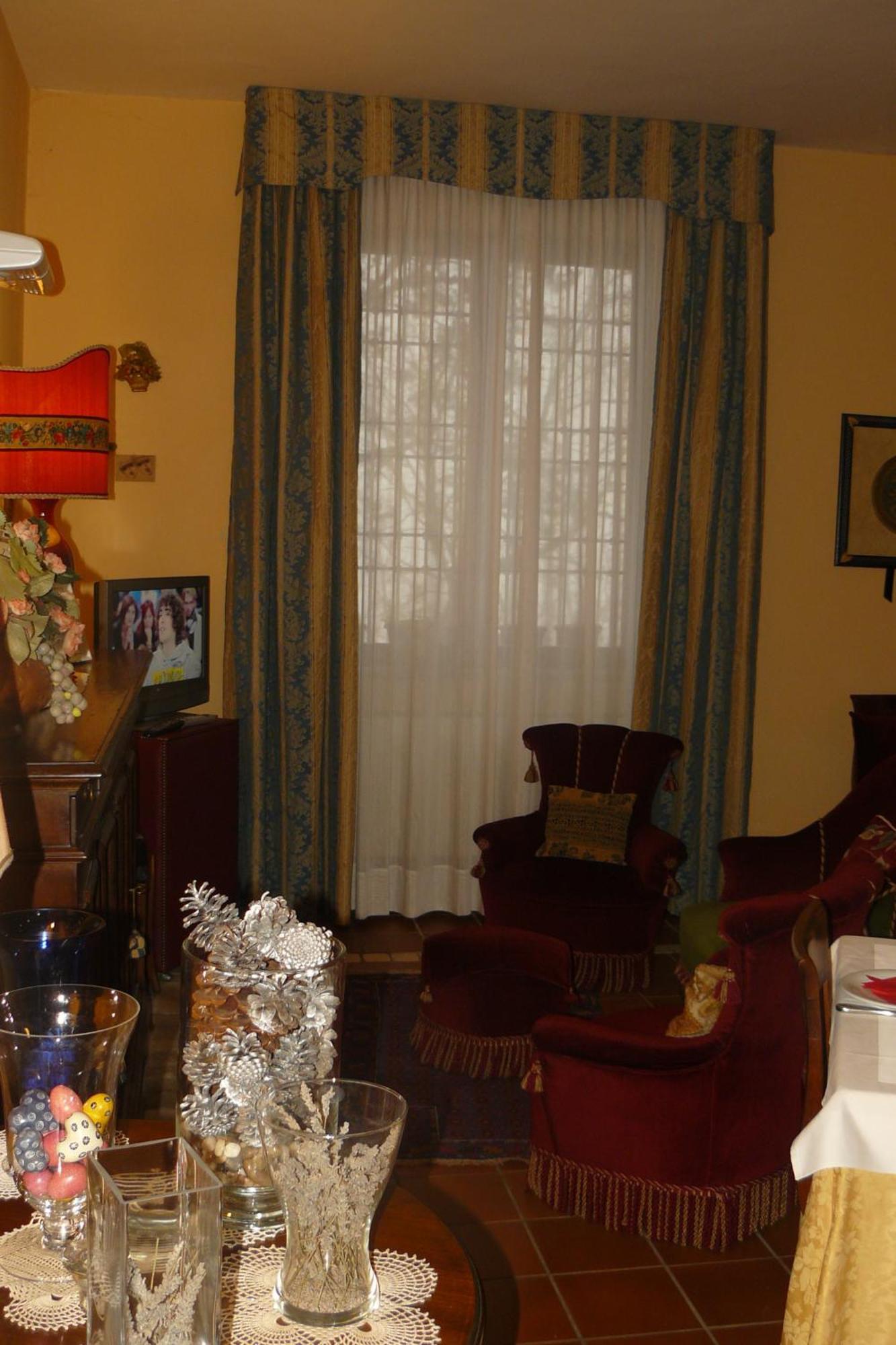 Hotel La Rocca กุบบีโอ ภายนอก รูปภาพ