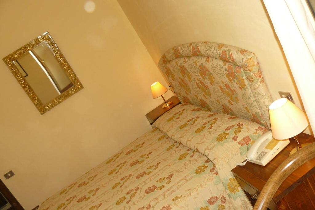 Hotel La Rocca กุบบีโอ ห้อง รูปภาพ