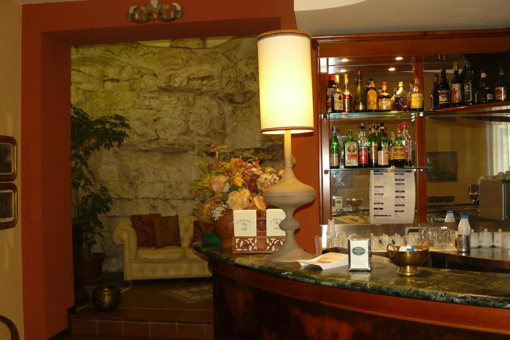 Hotel La Rocca กุบบีโอ ภายนอก รูปภาพ