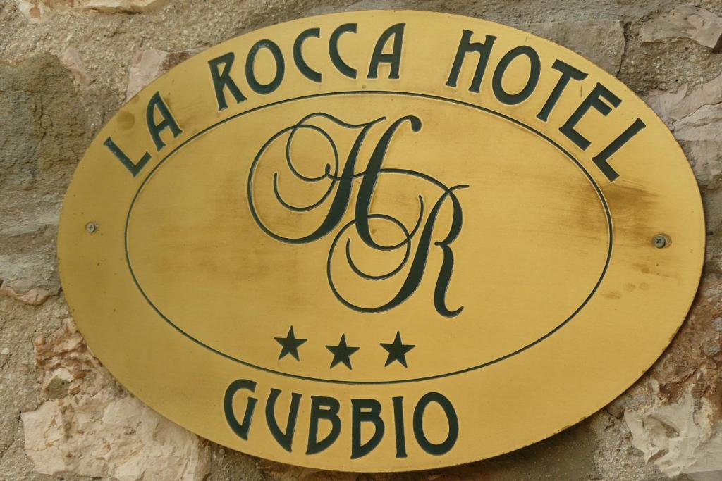 Hotel La Rocca กุบบีโอ ภายนอก รูปภาพ
