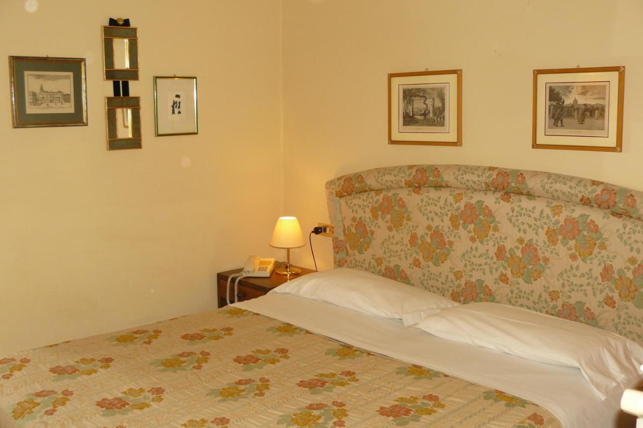 Hotel La Rocca กุบบีโอ ห้อง รูปภาพ